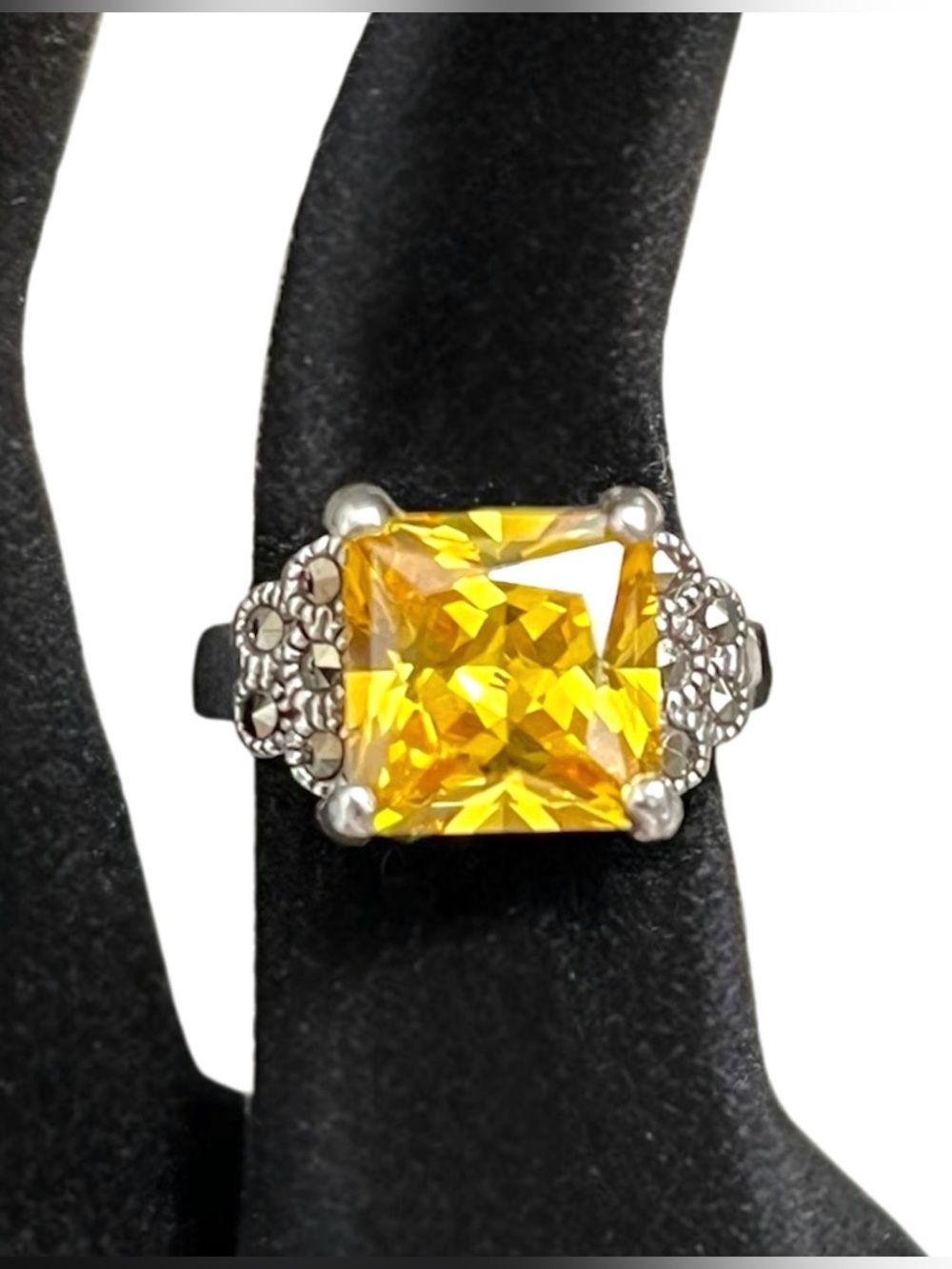 Vintage 925 Sterling Silver Canary Yellow Marcasite Ring 4.6g